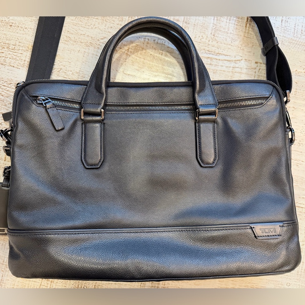 Tumi Black Leather Men's Messenger Bag - Picture 2 of 10